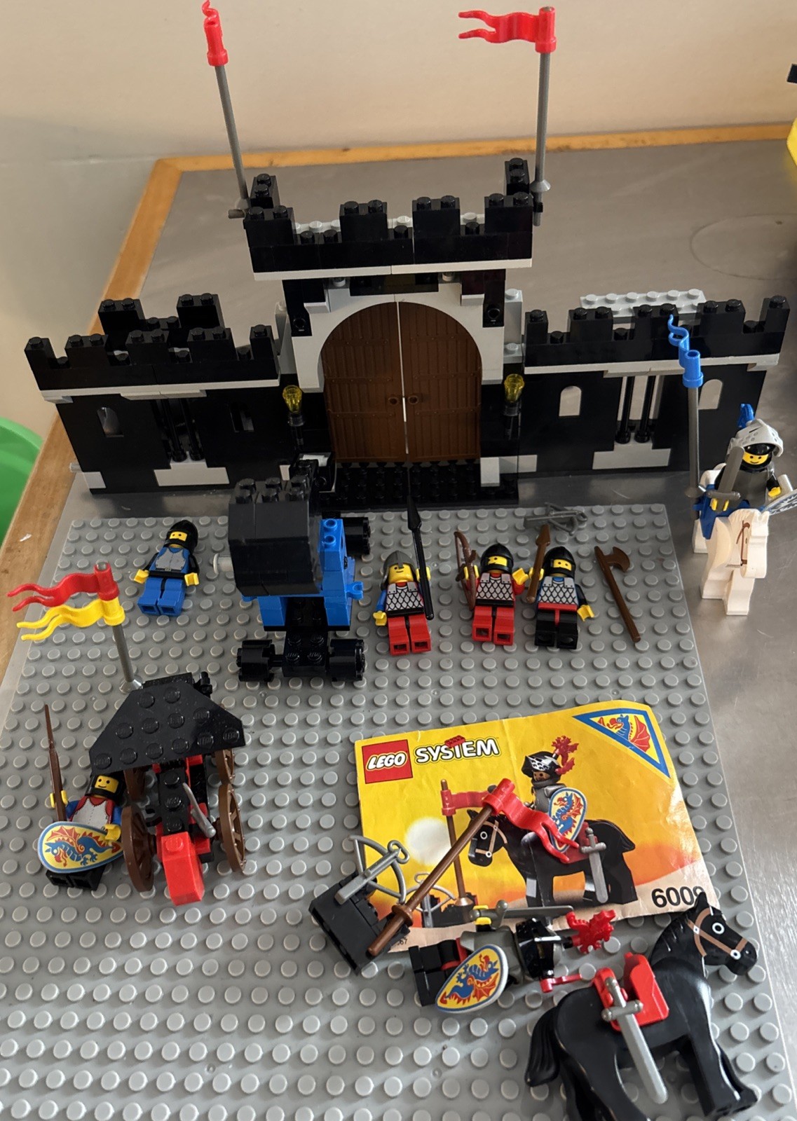 Lego Castle Black Knights - 6059 Knight's Stronghold; 6009 Black Knight & 1971