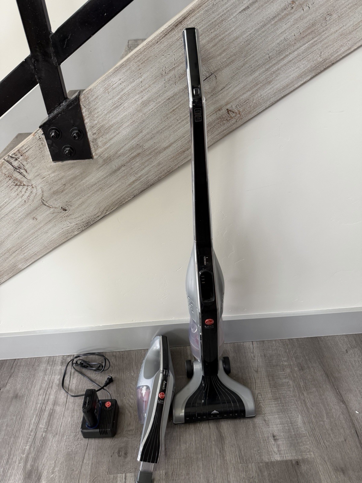 Hoover Linx Bagless Cordless Stick Vacuum  +  Hand Held W/ Battery And Charger