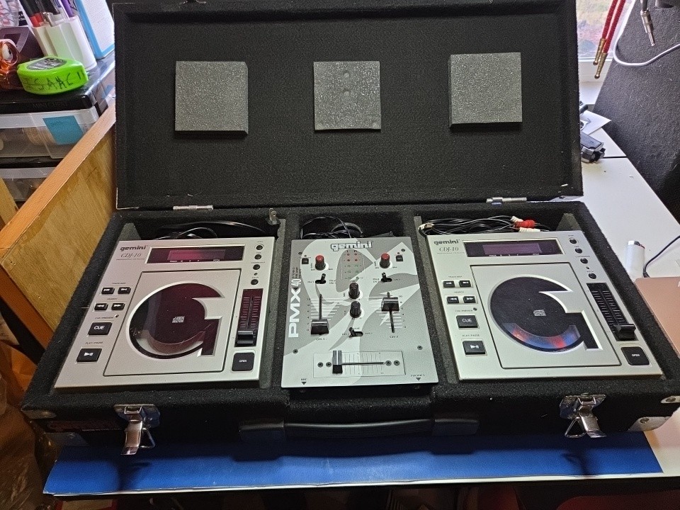Gemini PMX 40, CDJ 10 x 2, Professional Sound Mixing Equipment w/Hard Case