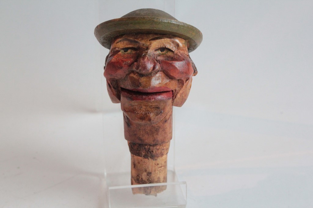 Folk Art carved wooden stopper (70613)