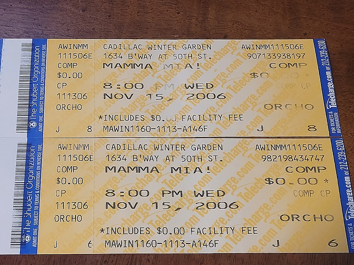 MOMMA MIA PLAYBILL & 2 TICKETS-BOTH INTACT-11/15/2006-CADILLAC WINTER THEATRE