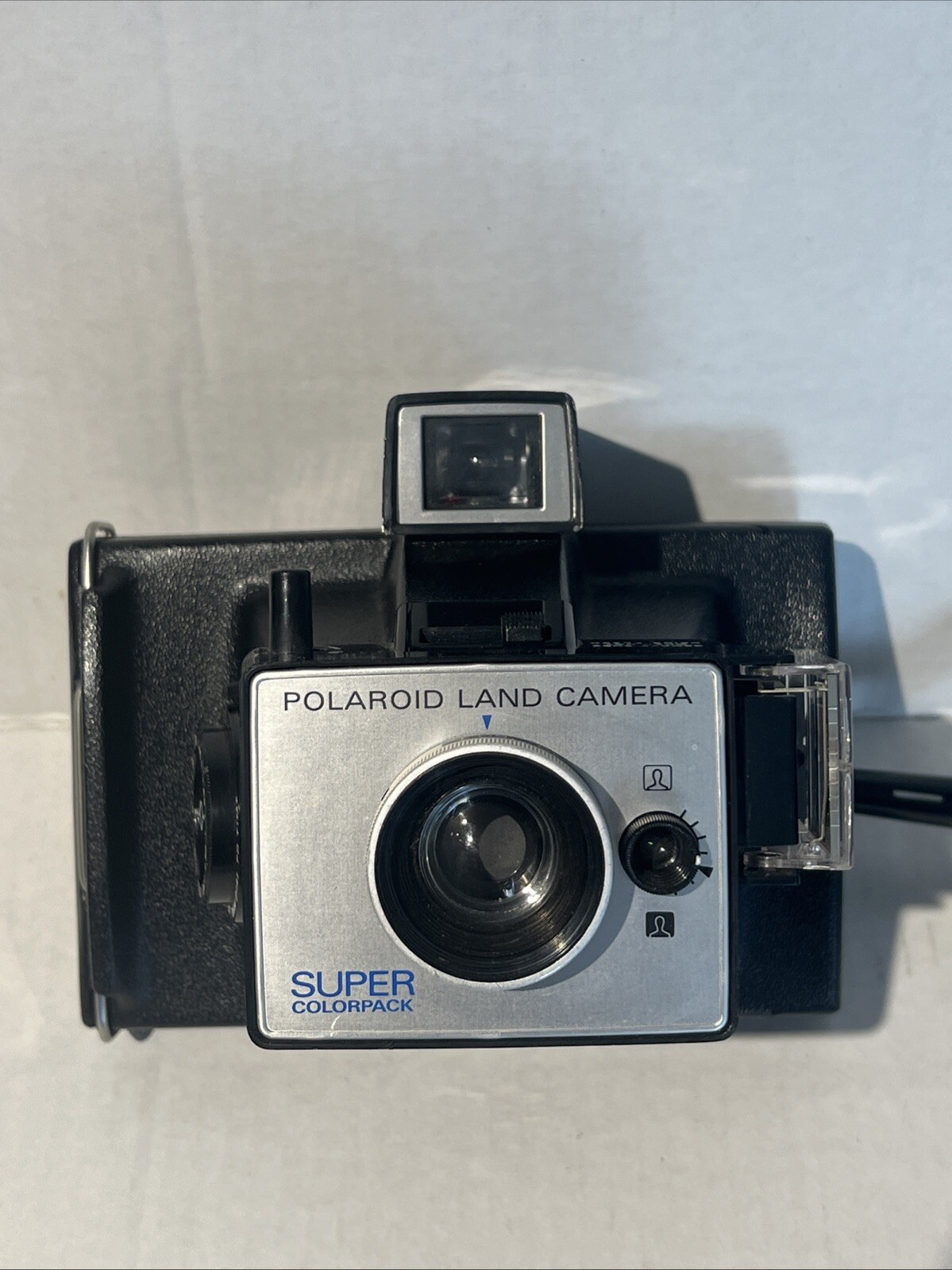 Vintage Polaroid Land Camera Super Color Pack in good condition untested