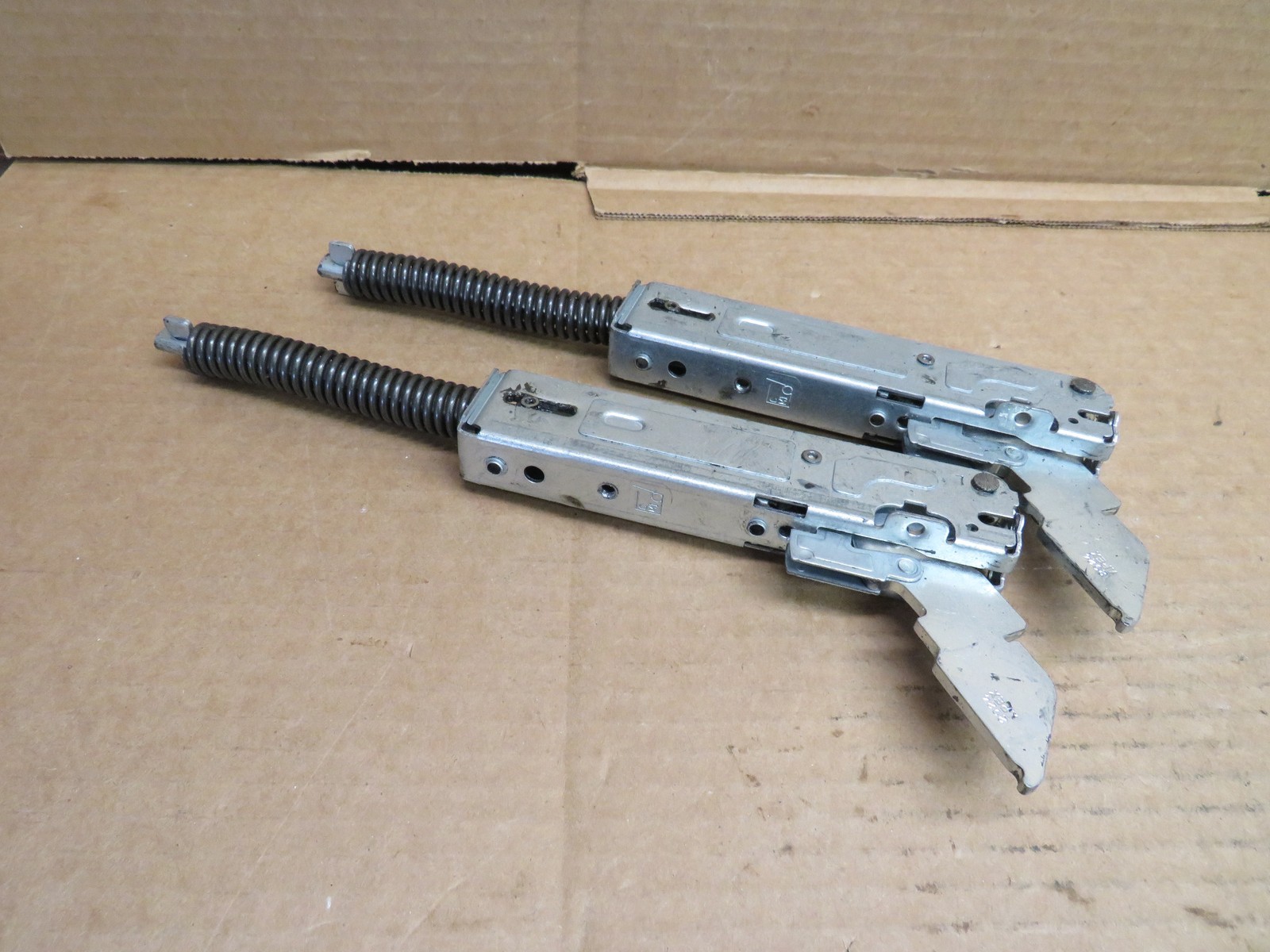 GE Range Door Hinge Set Part # WB10X47296