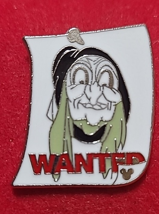 Disney Trading Pin, Cast Lanyard Series, Hidden Mickey, Wanted Old Hag, 2004 a