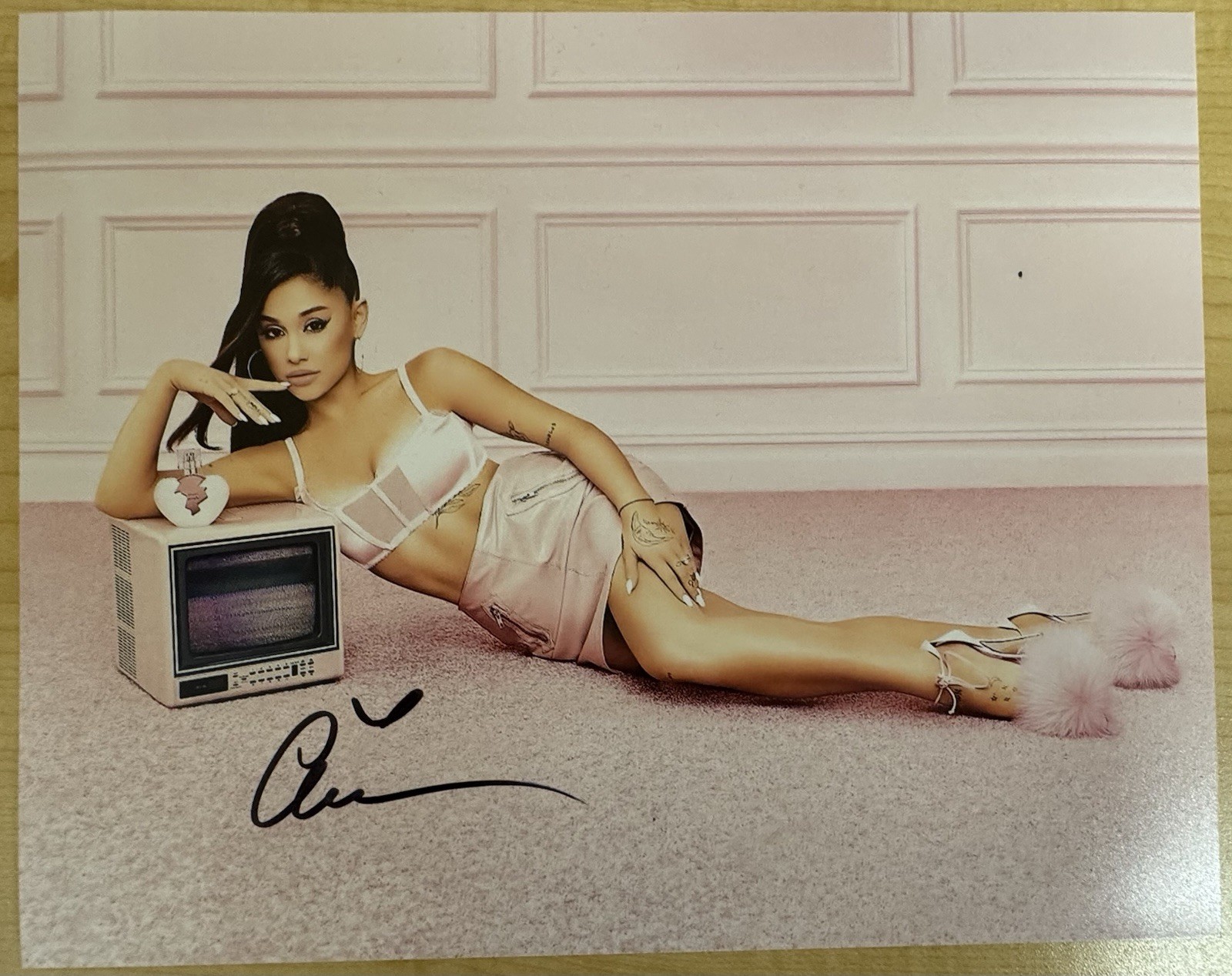 Ariana Grande signed Autographed Signature 8x10 Matte Photograph COA