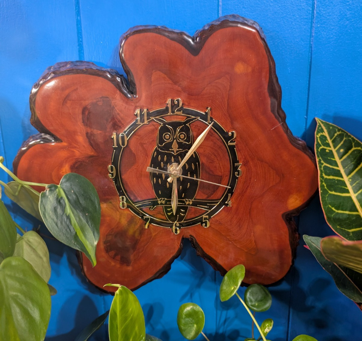 Mid-Century OWL Wood Lacquered Tree Slab Wall Clock Folk Art Farm Cabin Decor