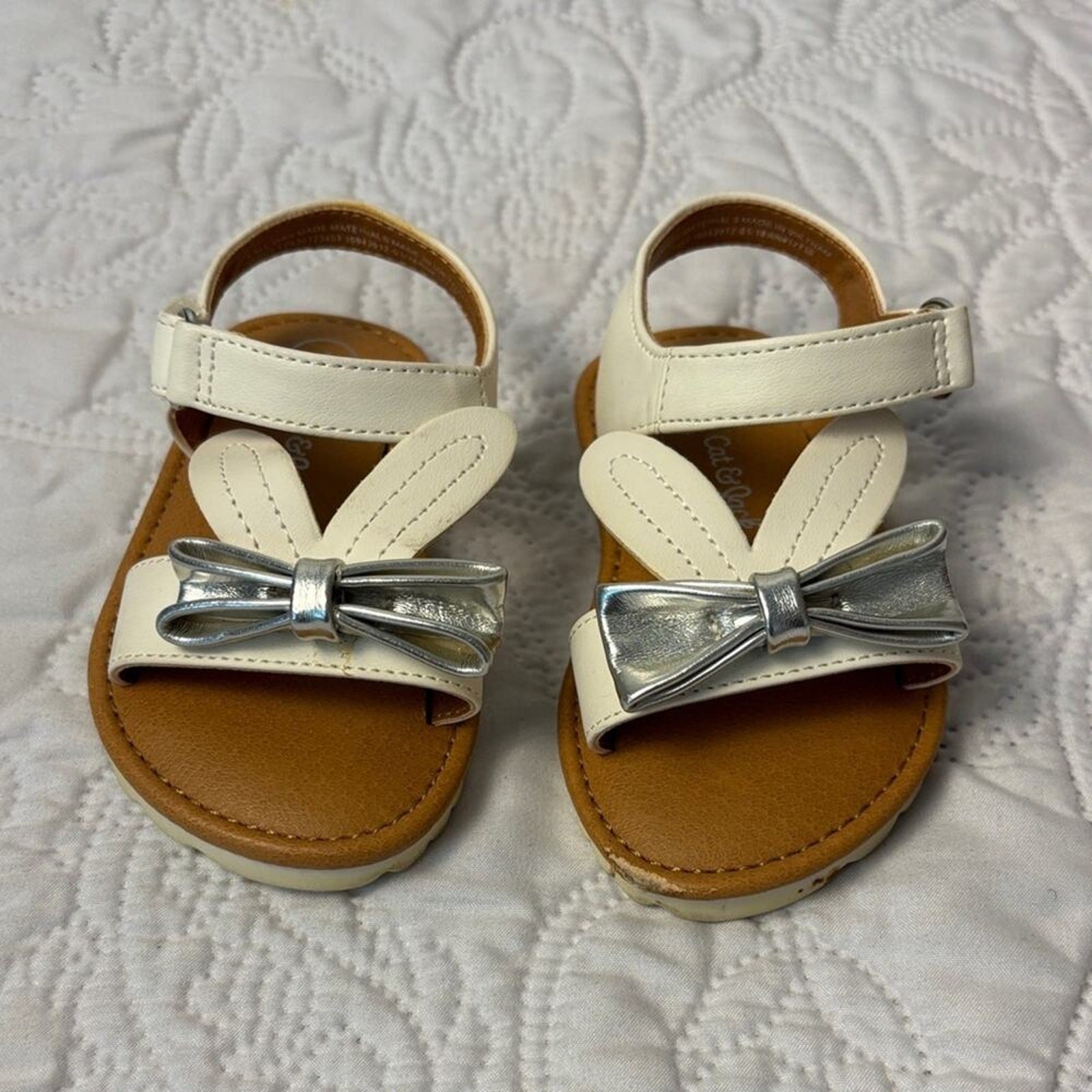 Cat & Jack Kids LIttle Girls White Silver Bow Sandals Toddler 4 Beach Summer 