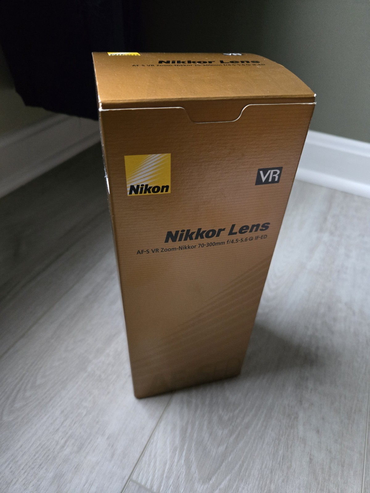 Nikon AF-S VR Zoom Nikkor 70-300mm F4.5-5.6G IF-ED Lens w/Box, Hood, Pouch