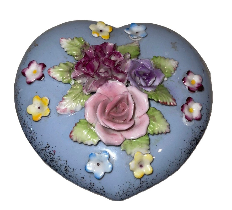 Vintage Japan Ceramic Heart Trinket Vanity Box 3-D Flowers Periwinkle Sweet!