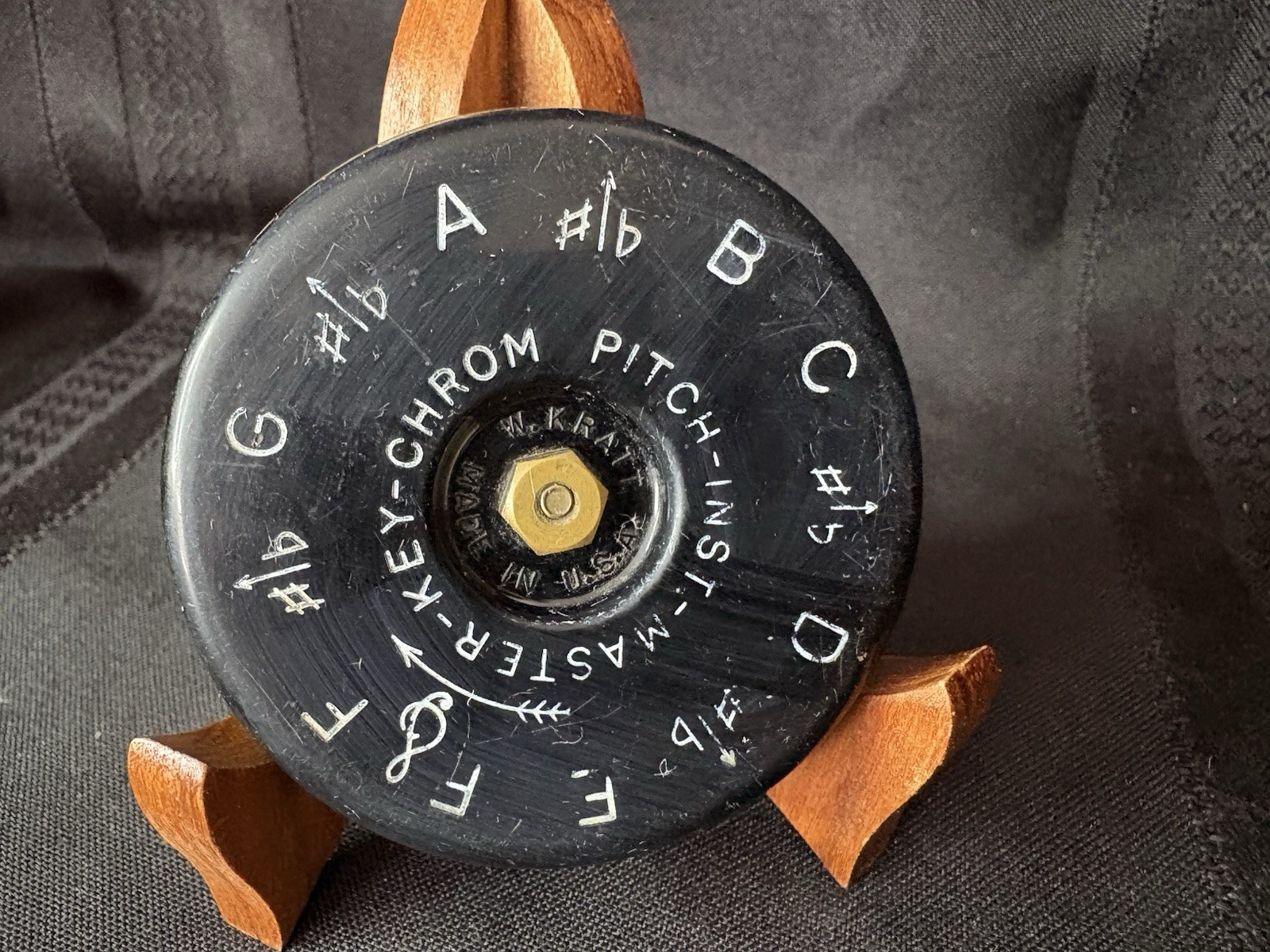 W. Kratt Key Master Pitch Pipe USA Black 2.5 Inch Chromatic Tuner 13 Keys Vtg