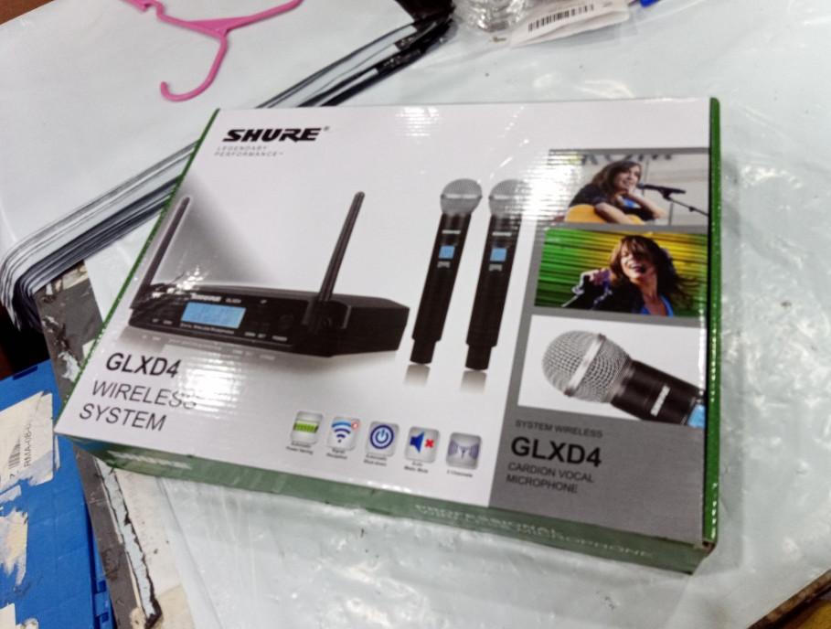 GLXD4 BETA58A  Professional Wireless Microphone System 2 Mics