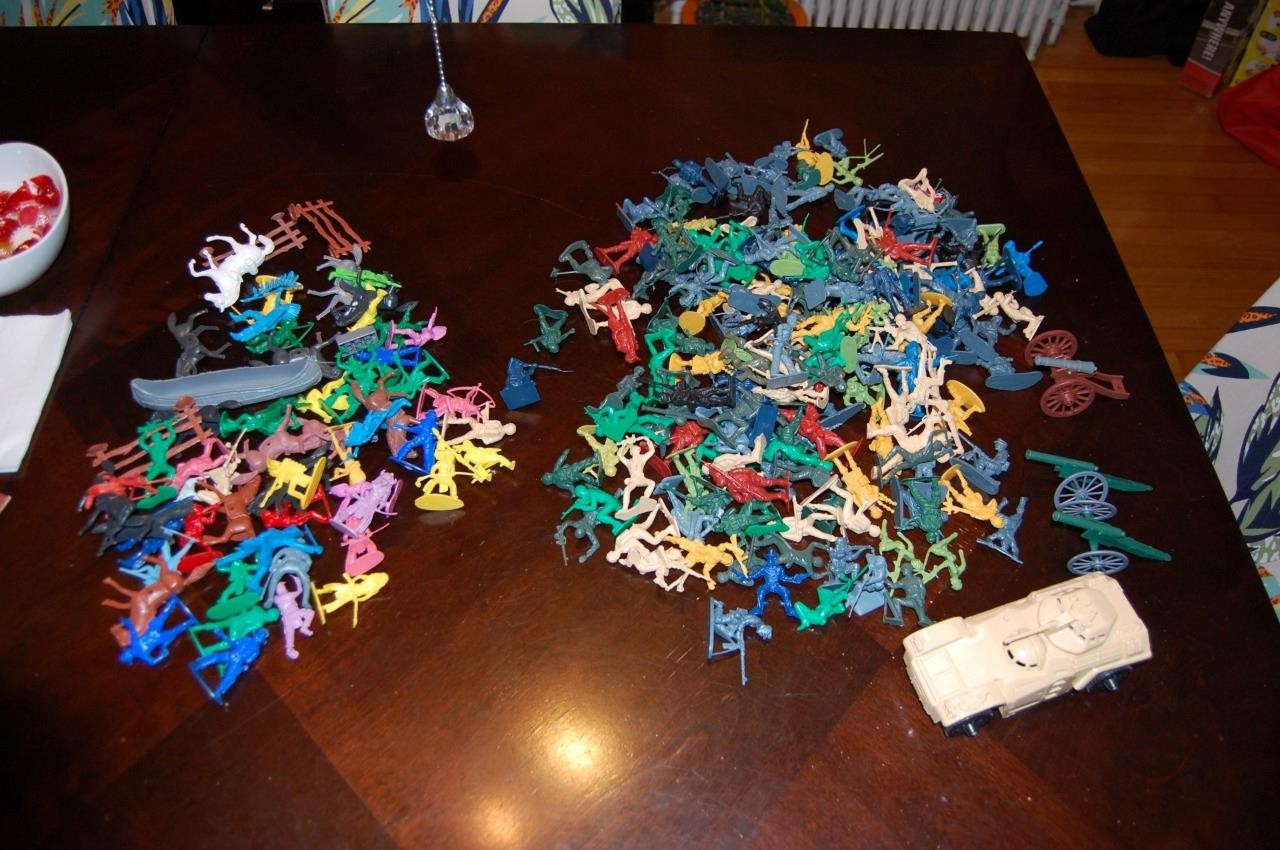 Vintage Plastic Army Men Soldiers/Canon/Tank & Cowboy/Indians/Horses Lot