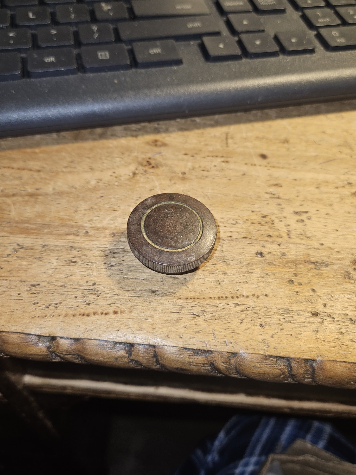 VINTAGE GOOD USED RCA TABLETOP BAKELITE RADIO KNOB