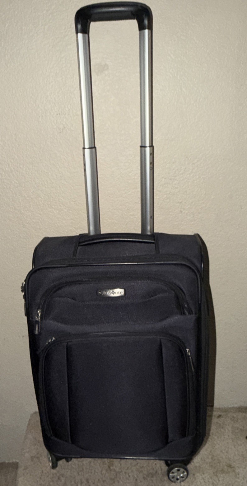 Samsonite 22” Carry on Black Zip Wash Rolling Handle Travel Luggage Suitcase