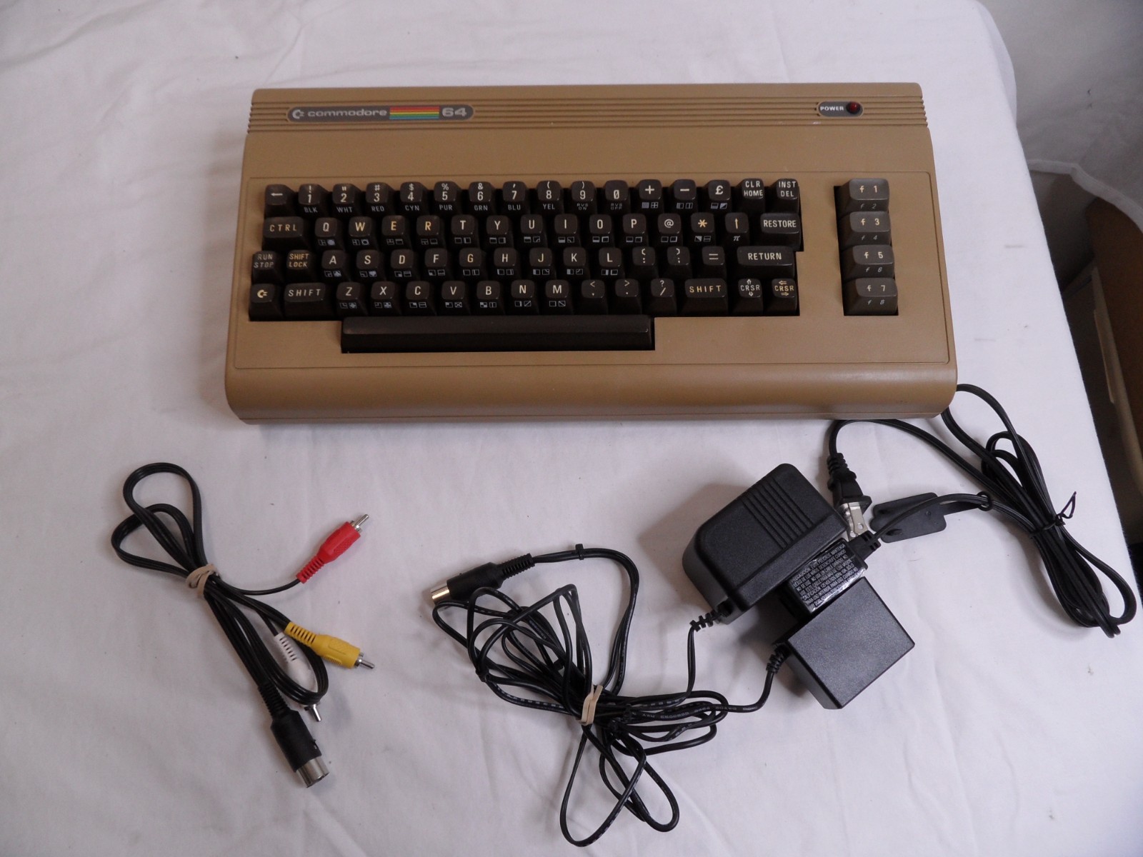 Commodore C64  Computer Heat Sinks Power Supply  Video cable- TESTED