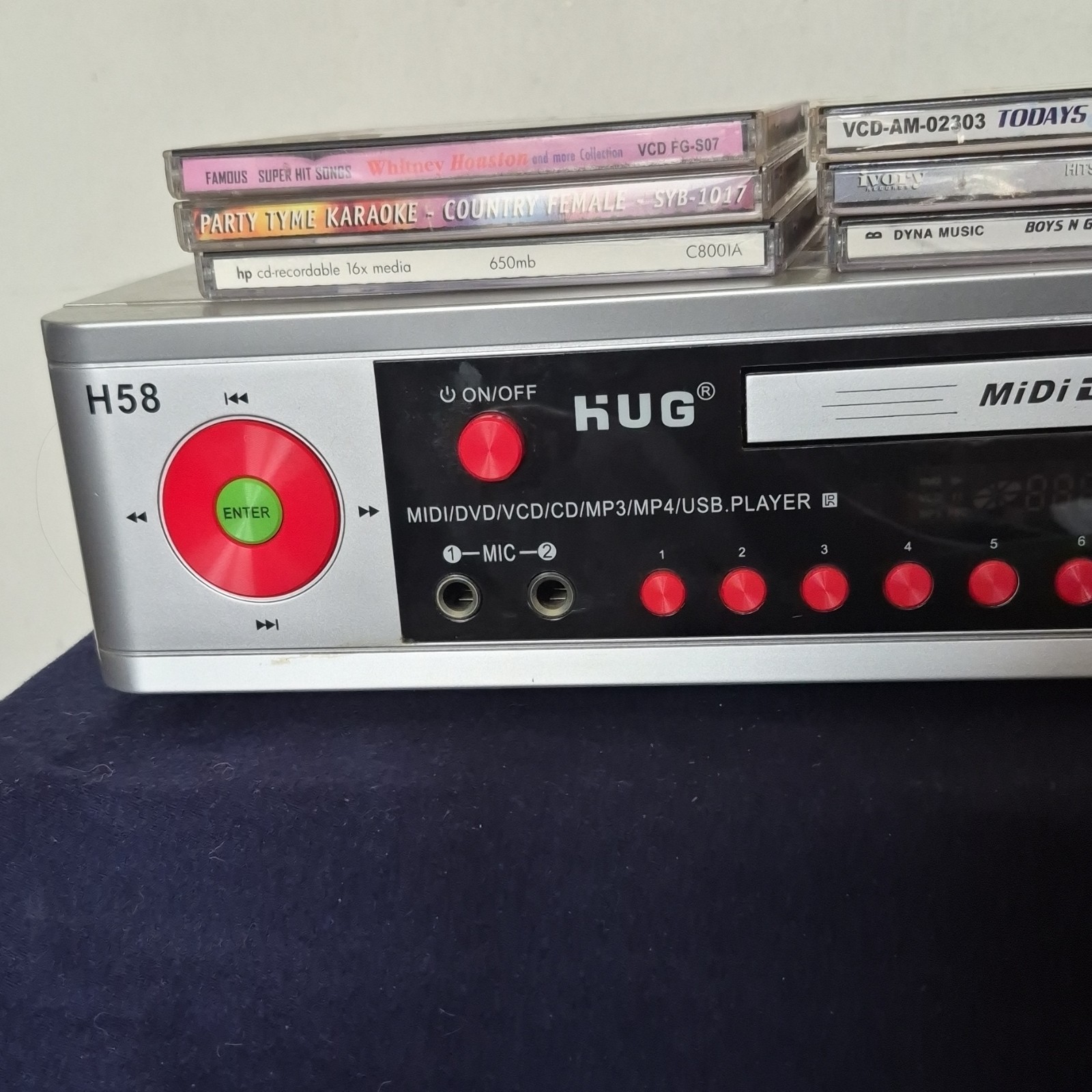 HUG H58-187 All-in-one Karaoke System USB Multi Mic MIDI/DVD/CD/MP3/MP4 + 8 CDS