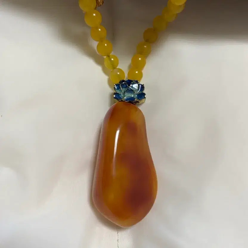 Amber-colored Onyx Necklace with Unique Pendant