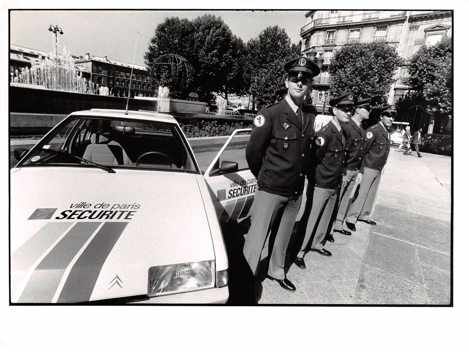 Photo presse.AM21090.9 3/8x7 1/8in environ.1986.Robert Pandraud.ministre Délég