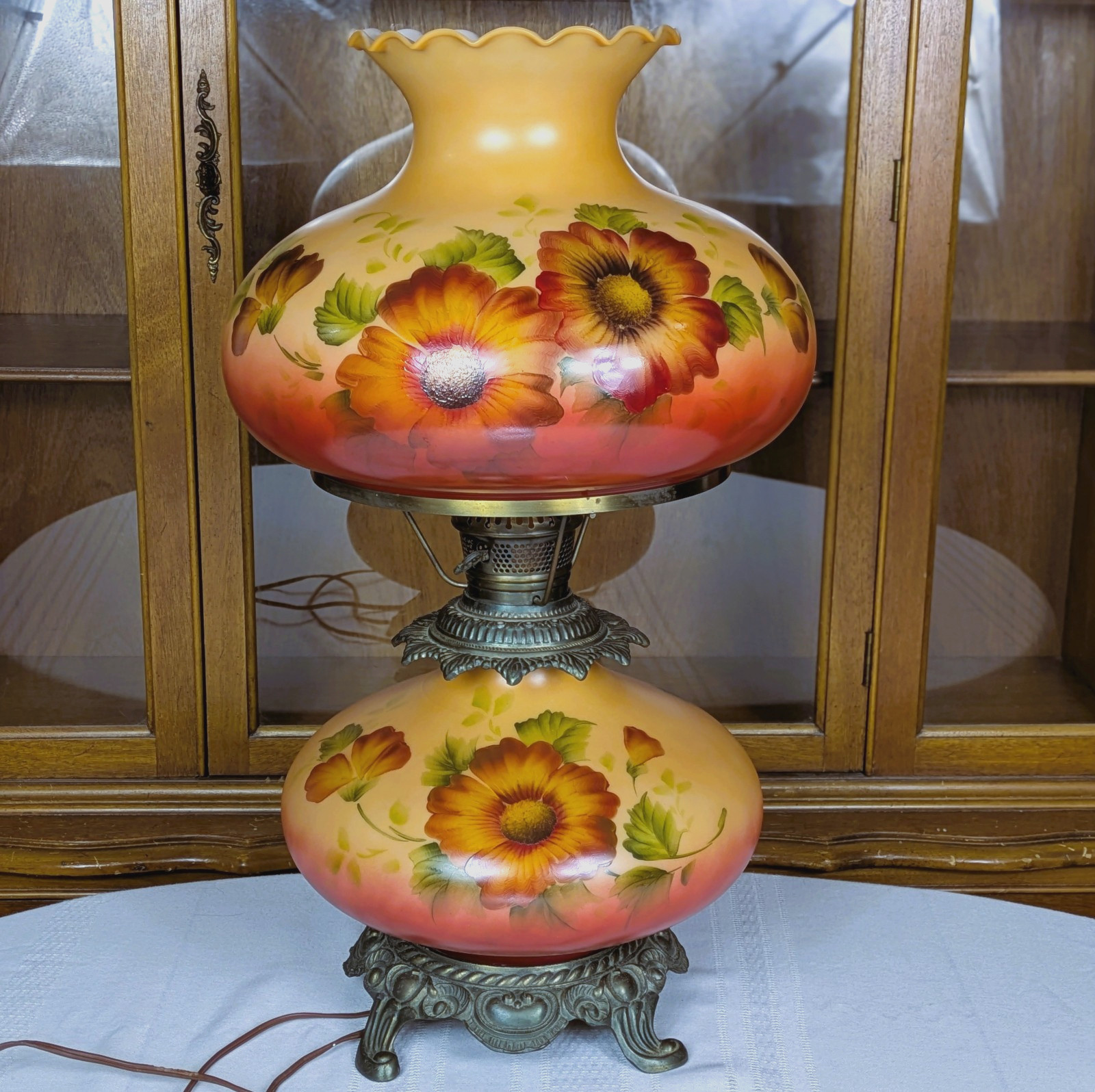 Gorgeous Vintage Gone With The Wind Hurricane 3-way parlor lamp 24" tall  READ