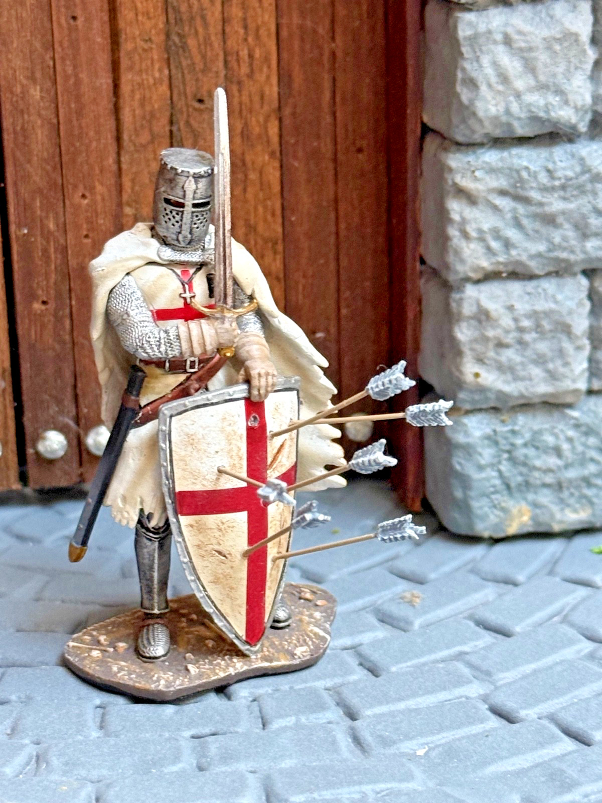 1/30 EAGLE DESIGN # TEM010 Templar Knight W/ arrow shield W/ Original Box