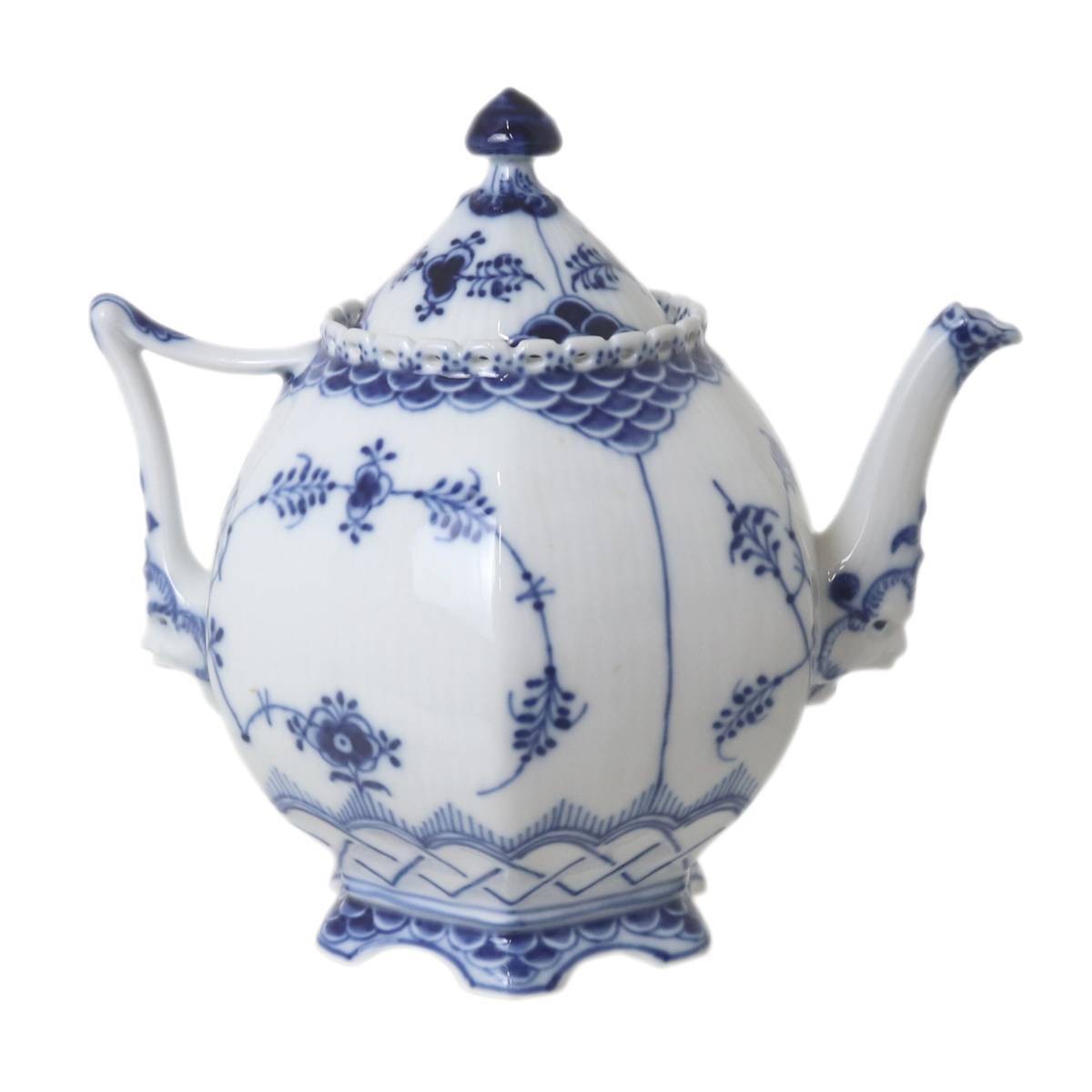 Royal Copenhagen Royal Copenhagen Teapot 1st Class Snubbull Fluted Full Lace