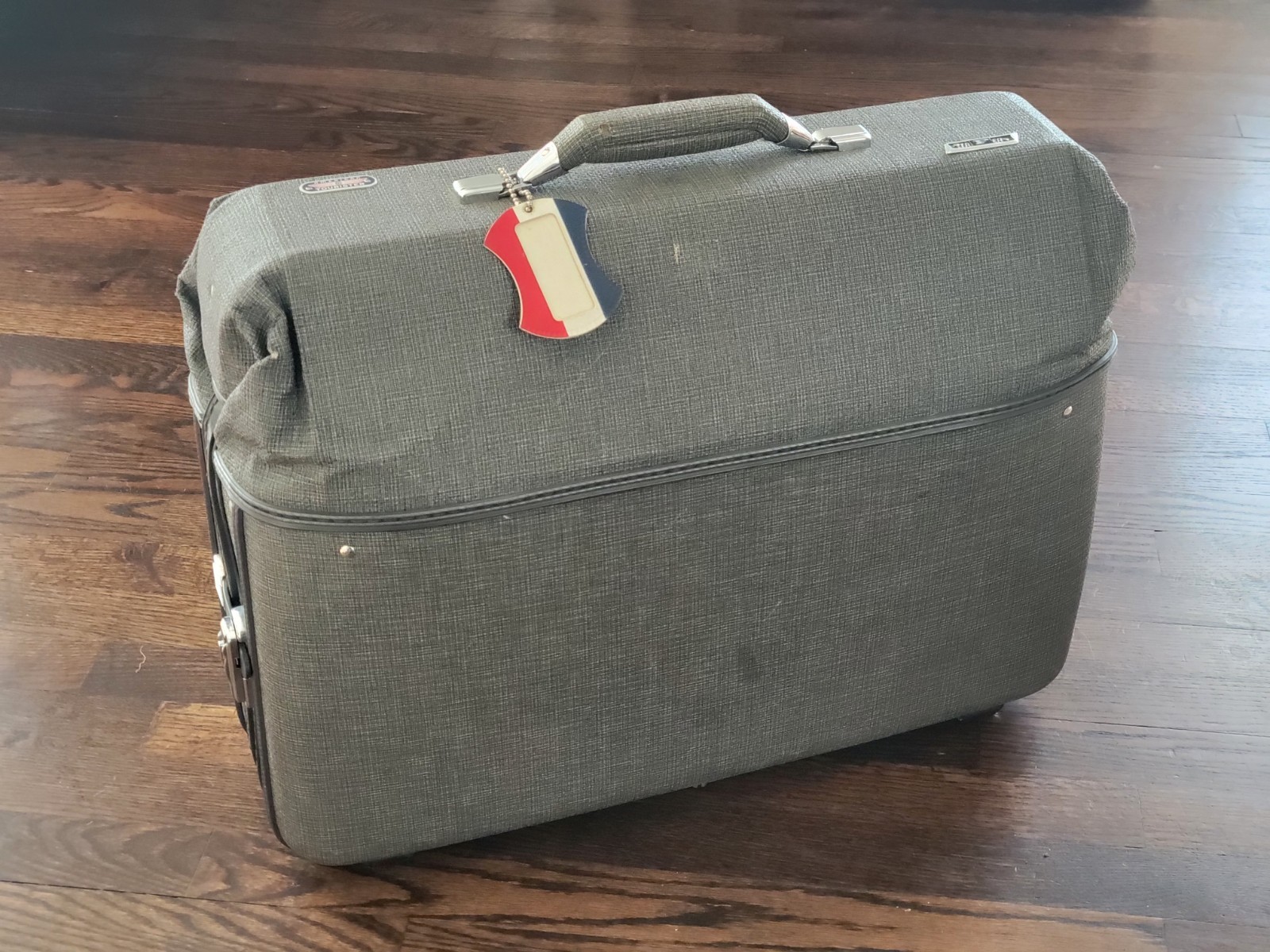 Pristine 1960s AMERICAN TOURISTER ‘Duette’ Tiara Line Hardshell Garment Bag