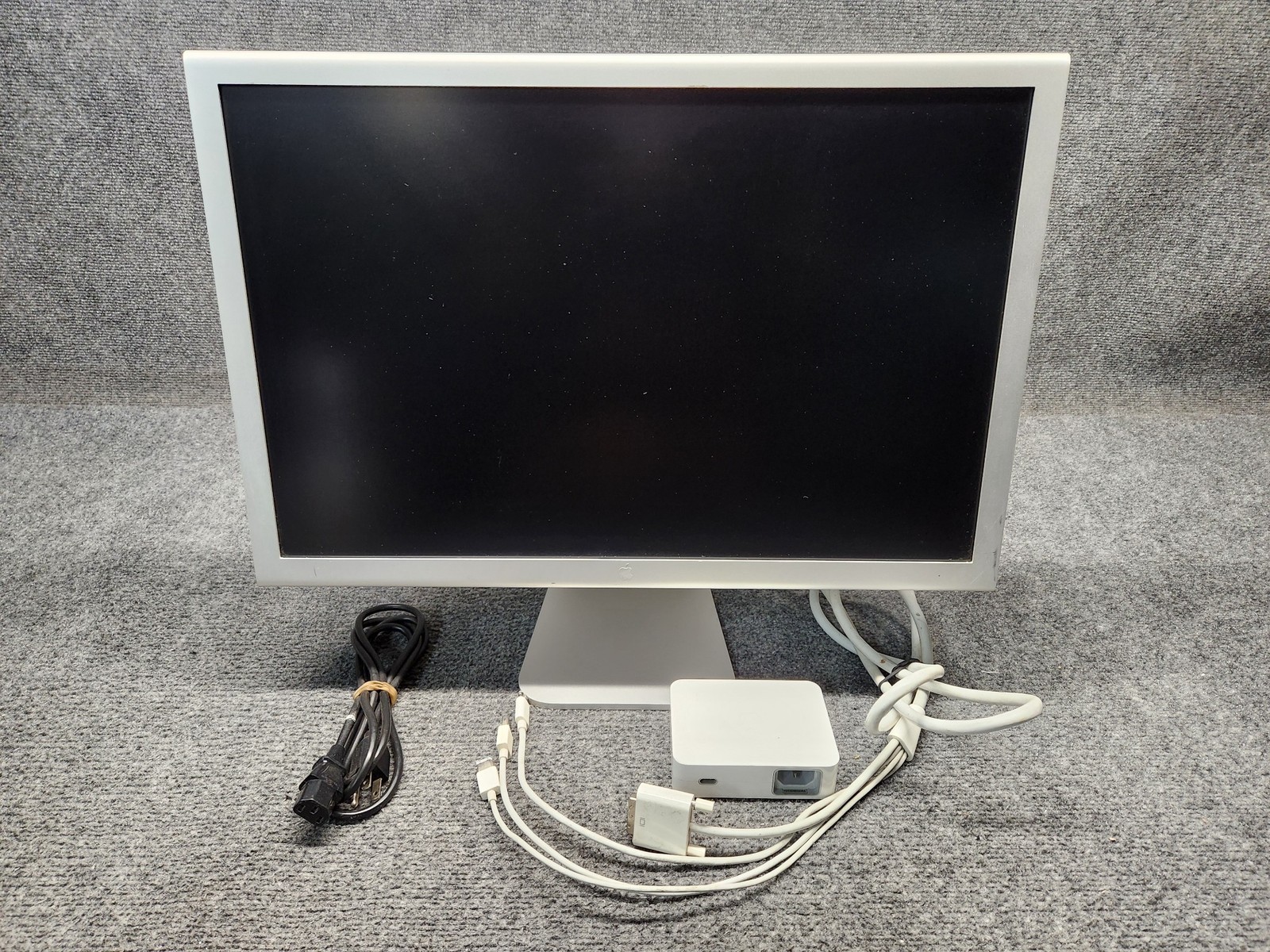 Apple A1082 Cinema Display 23" Widescreen Flat Panel LCD Display Monitor