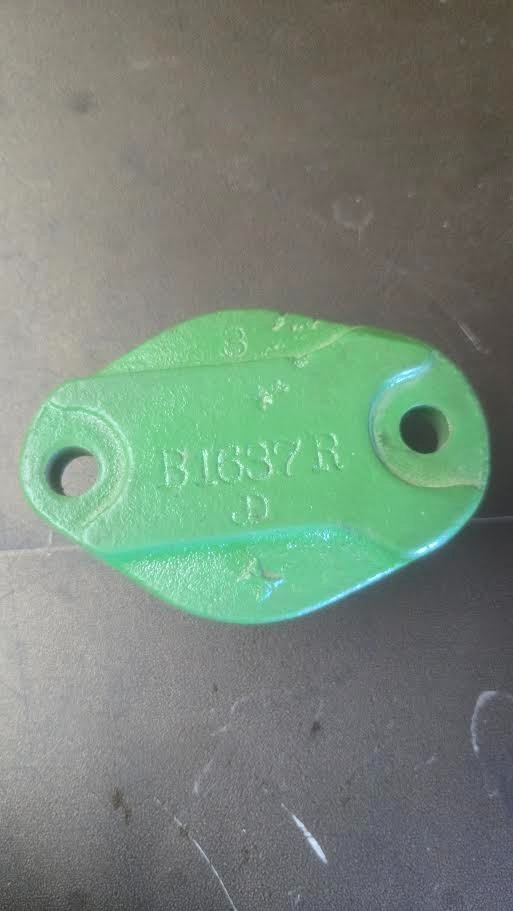 JOHN DEERE B STEERING SHAFT CAP COVER B1637R 