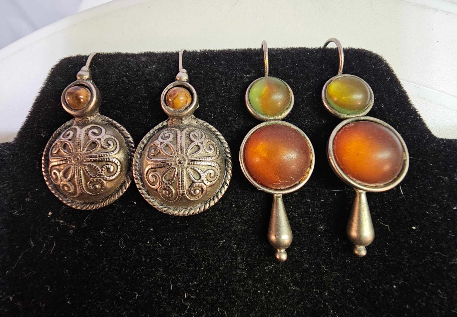 2 Pair- vtg Silvertone Hook Earrings flower rope dangle brown orange stone- B32