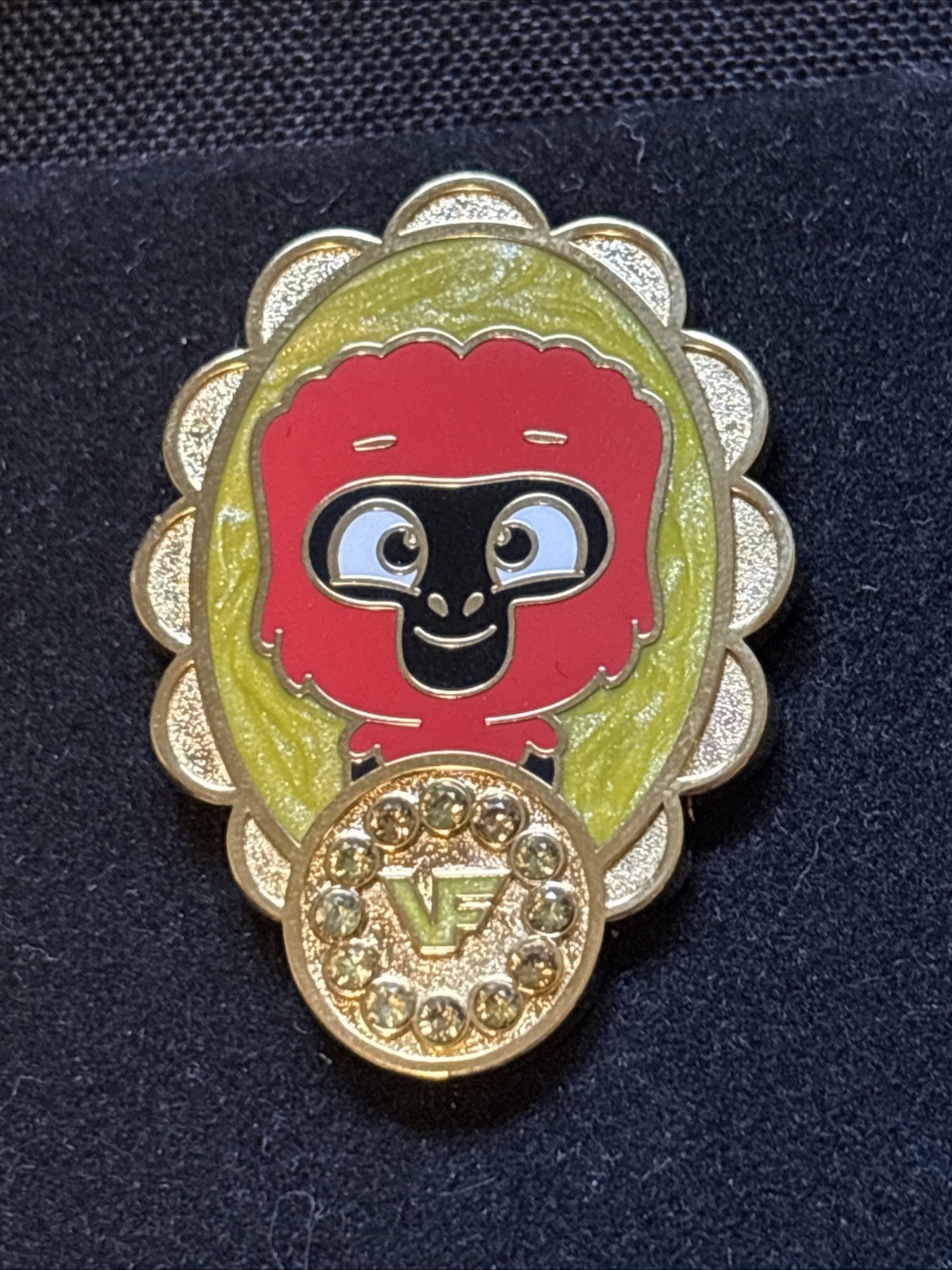 Veefriends Treasure Chest Alert Ape Gemstone Pin Yellow Sapphire /99