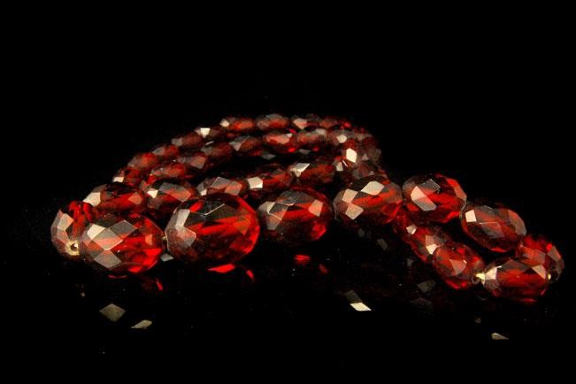 VINTAGE ART DECO 14K GOLD FACETED CHERRY AMBER BEADS NECKLACE. LT