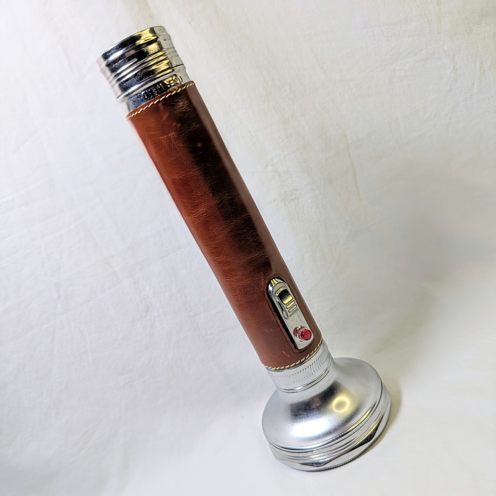 Vintage Tiger Head Brand Metal & Leatherette Flashlight – Classic Retro Design