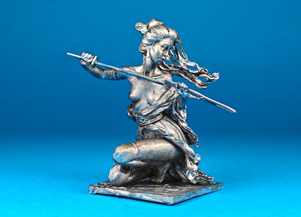 A Female Samurai is Freed From Captivity - Scale 1:24, Height 75mm