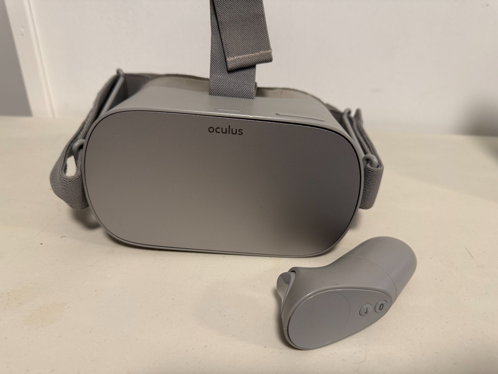 Oculus Go 32GB Standalone Virtual Reality Headset MH-A32 (UNIT ONLY)