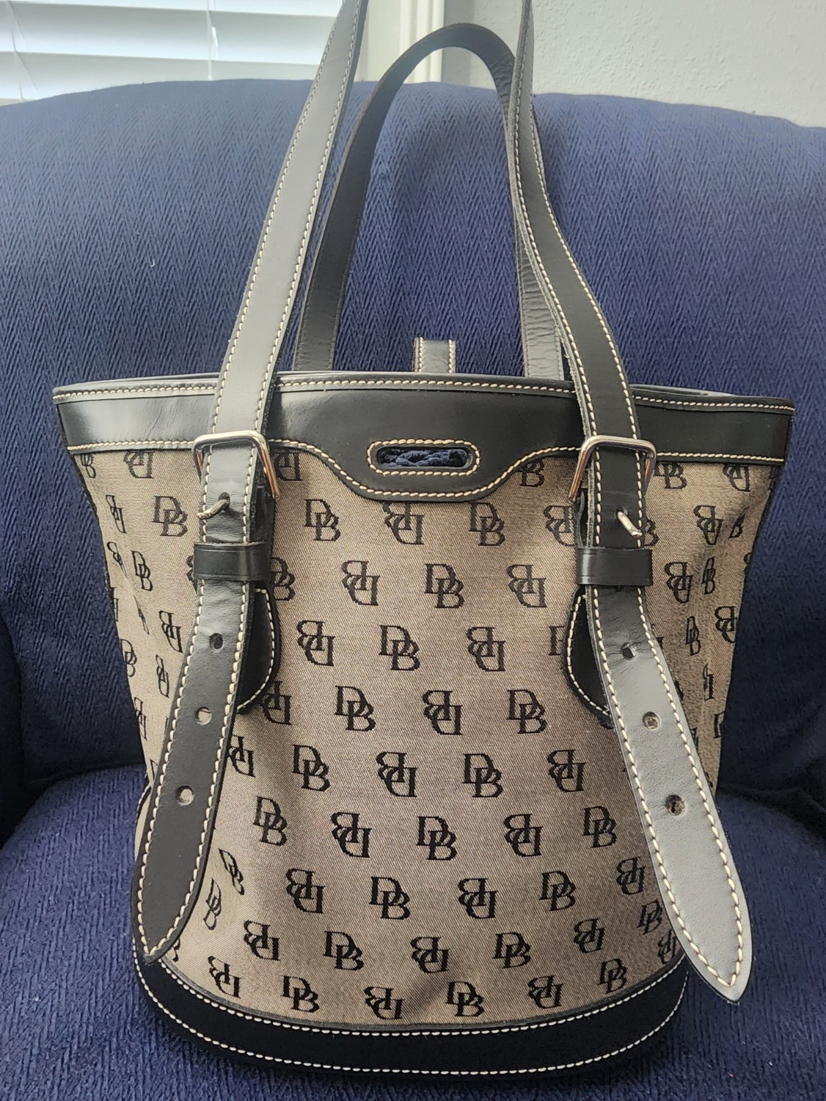 Dooney & Bourke DB Logo Black Double Handle Purse Shoulder bag 