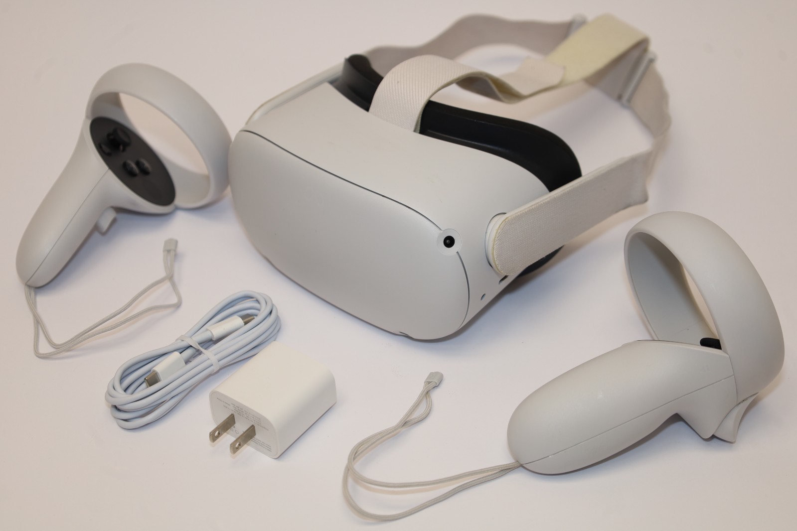 Meta Oculus Quest 2 128GB Standalone VR set KW49CM .