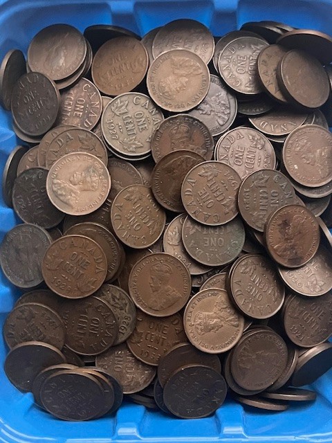 Lot of 100 CANADA King George V Copper Small One Cents (Pennies) - Mixed Dates