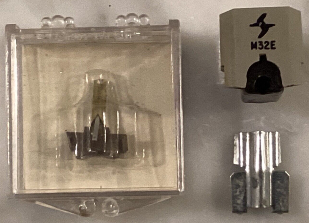 SHURE M32E CARTRIDGE AND NEW GENUINE SHURE N32E STYLUS IN PLASTIC DISPLAY CASE