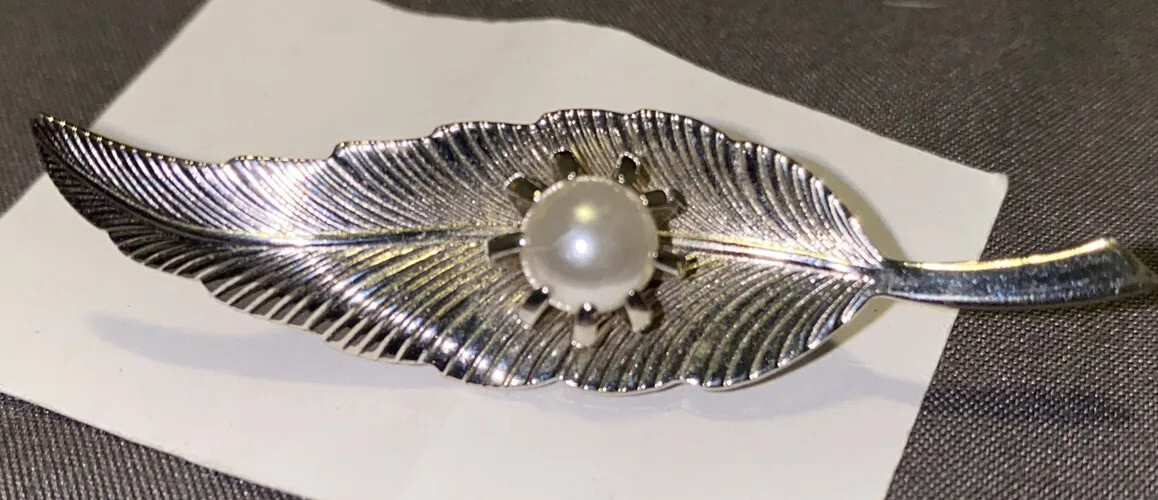 Vintage Leaf Pin Brooch Pearl Lapel Hat  Jewelry  Lite Gold Tone 1960s Style