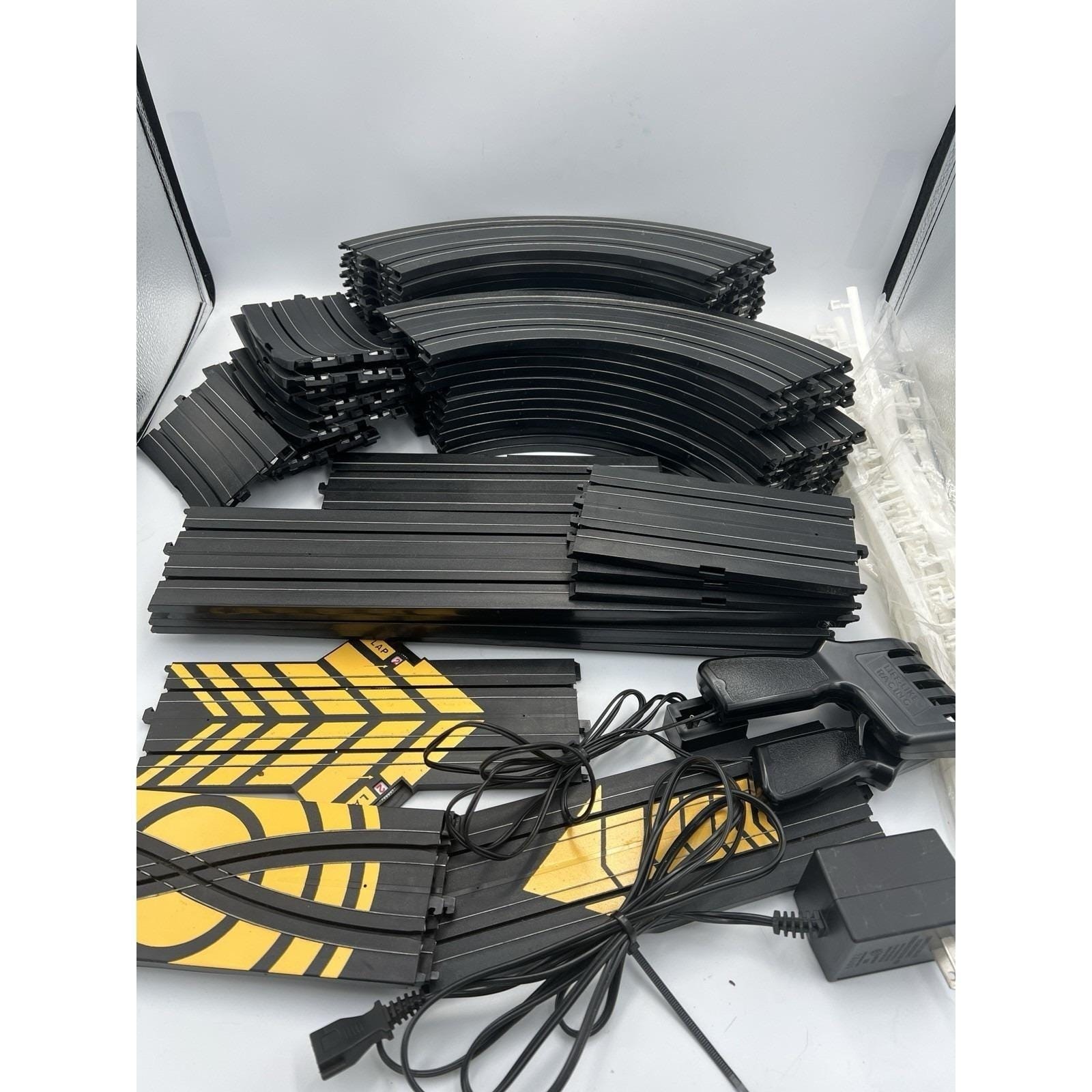 Big Lot of 1997 Life-Like HO Scale Slot Car Track Racing Set & 2 Cars Works