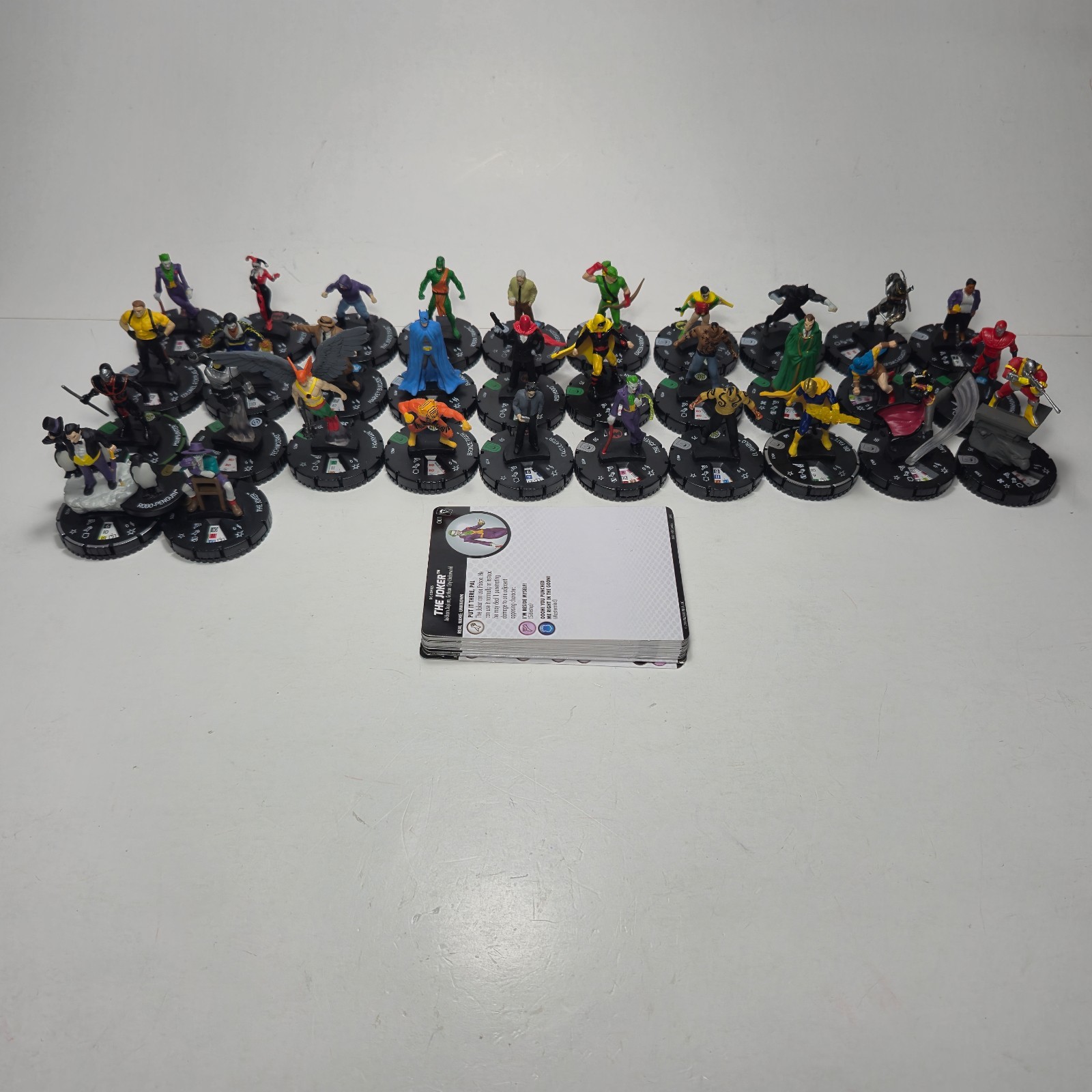 DC Heroclix JOKER'S WILD Lot of 32 Figures w/Cards 033 039 042 043 045 050 059