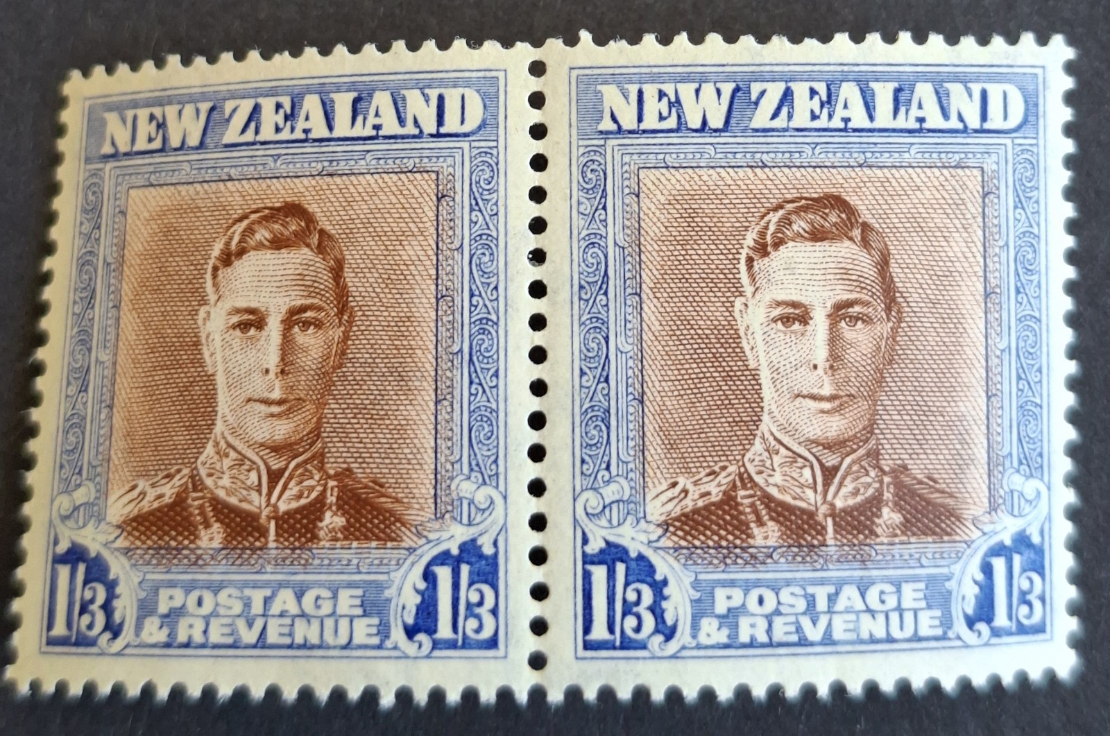New Zealand 1938 King George  1/3 BLUE / BROWN PAIR - VERY LIGHTLY HINGED