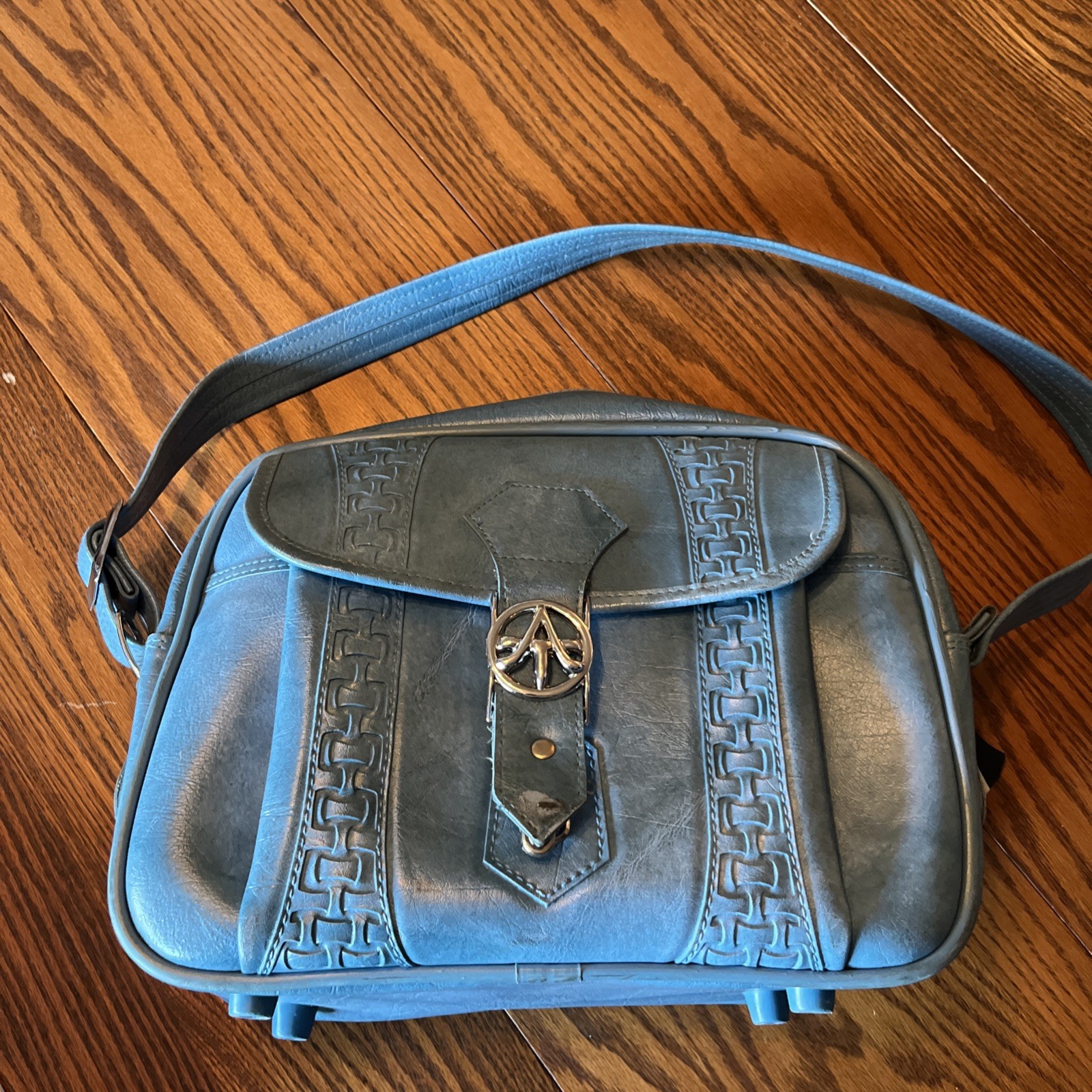 VINTAGE AMERICAN TOURISTER CARRY ON TRAIN CASE SOFT SIDE! CHROME LOGO. AWESOME!