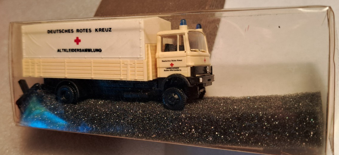 HO - Praline 0777 Mercedes LP 809 Emergency Vehicle - NIP