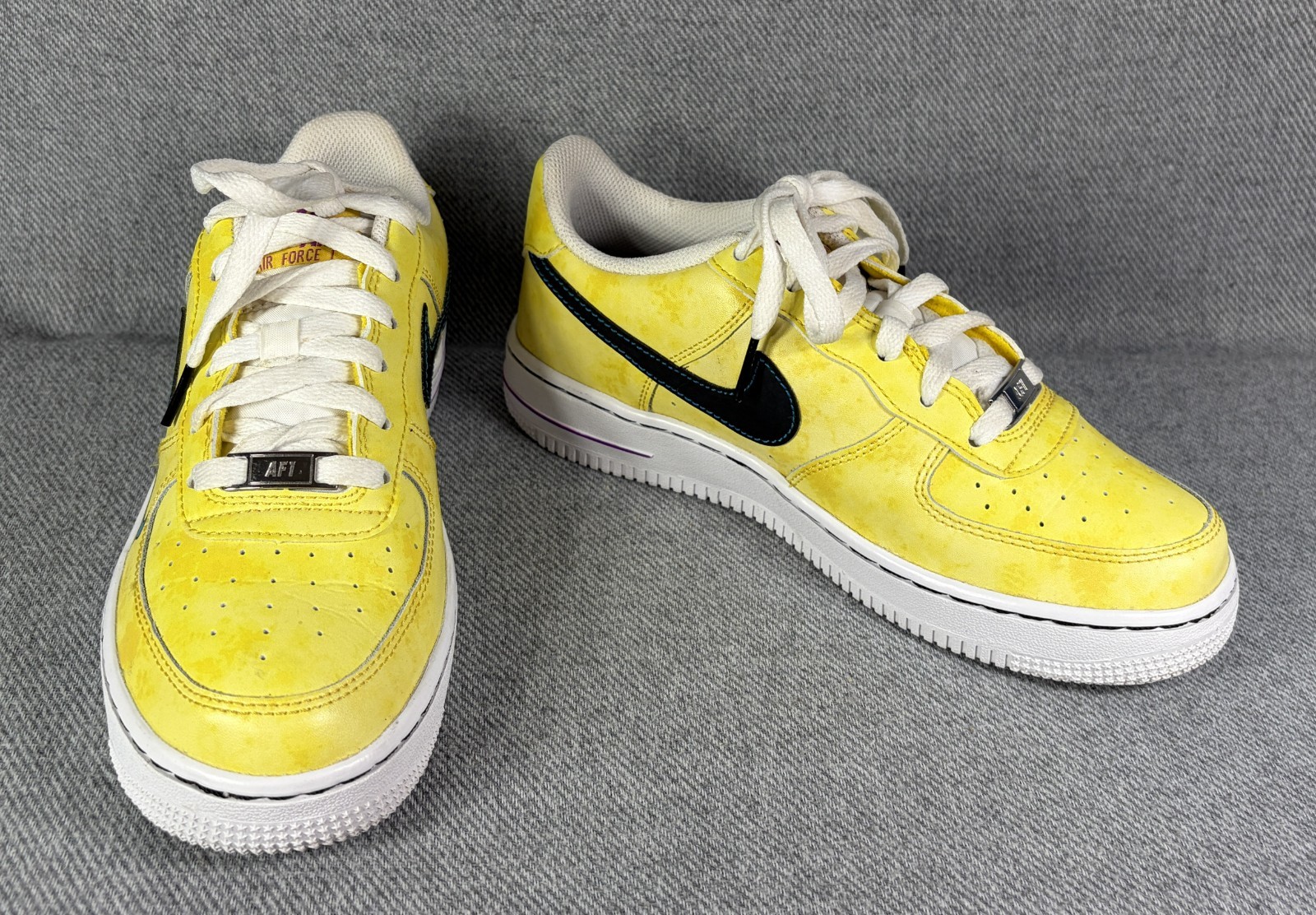 Nike Air Force 1 LV8 Peace Love Swoosh Yellow Kids 5.5Y Sneakers DC7299-700