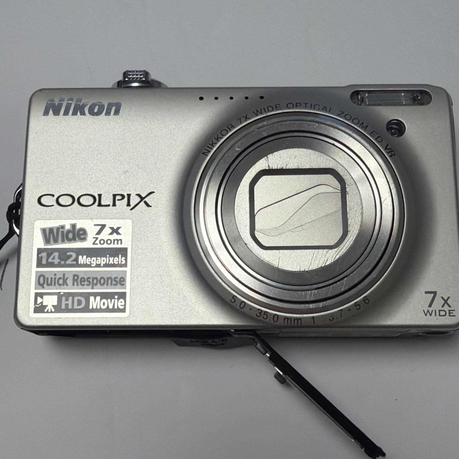 Nikon COOLPIX S6000 Digital Camera 14.2MP 7x Optical Zoom Charger Battery Silver