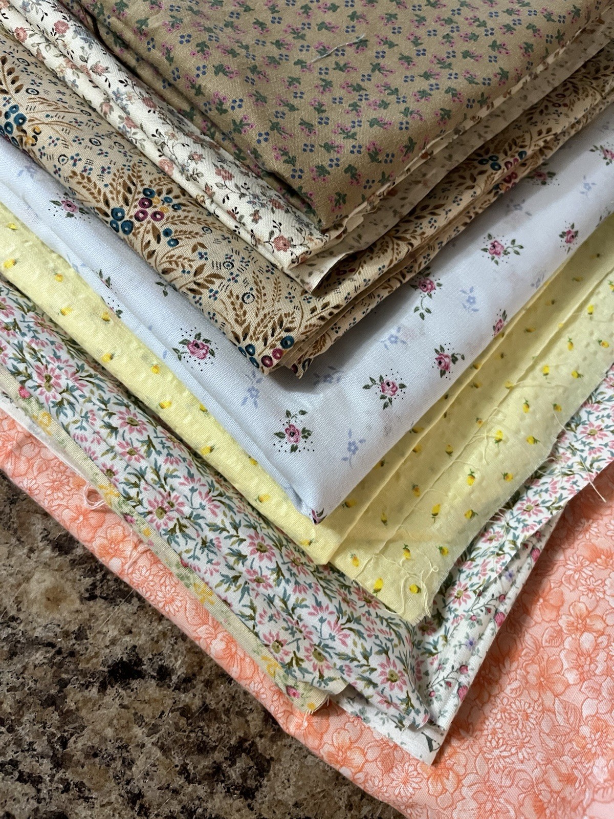 Lot Of VTG Fabric Remnants. Scraps To Yards. Calico Florals Country Farmhouse