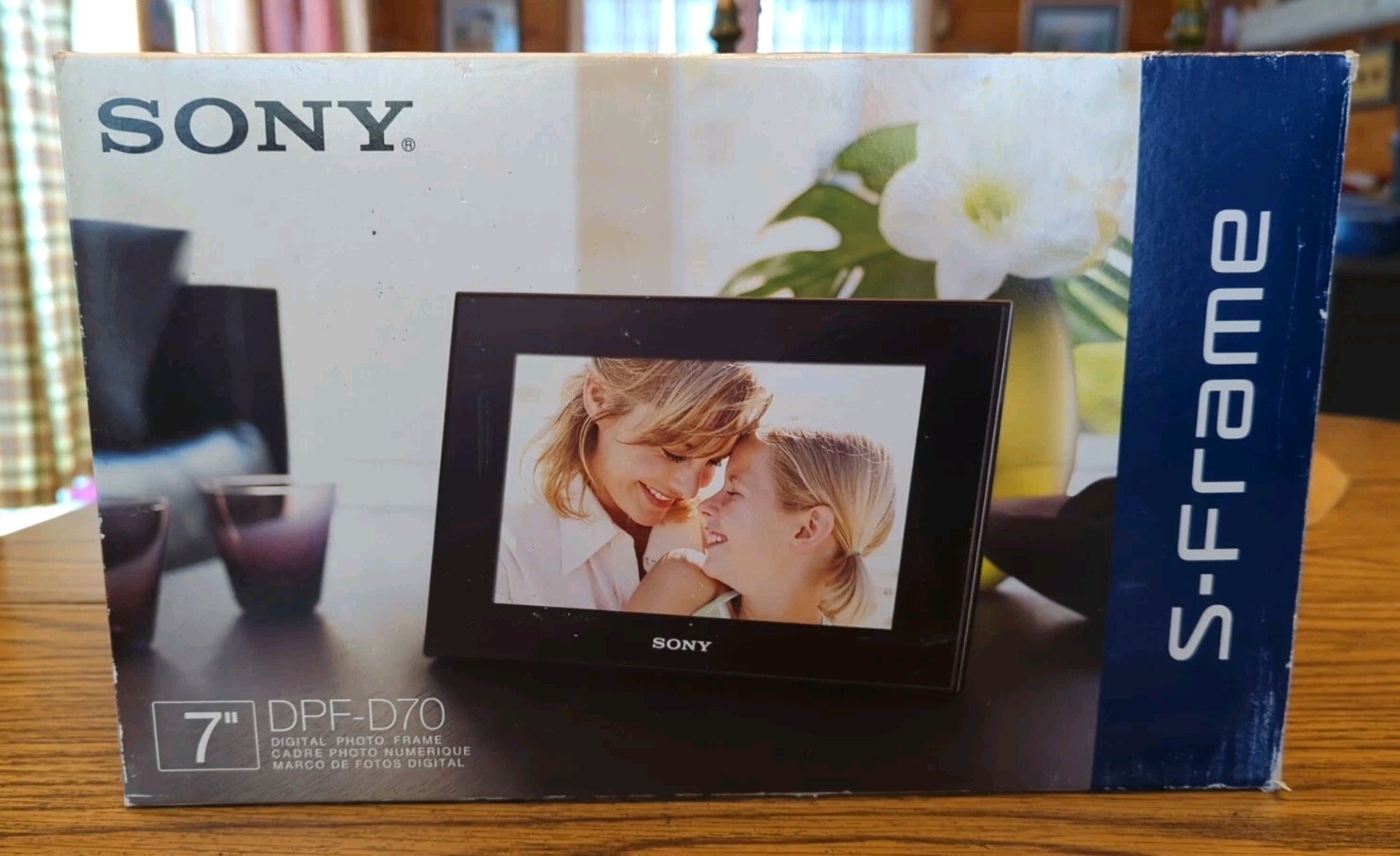 Sony DPF-D70 S-Frame 7" Digital Picture Frame With Remote (Open Box)