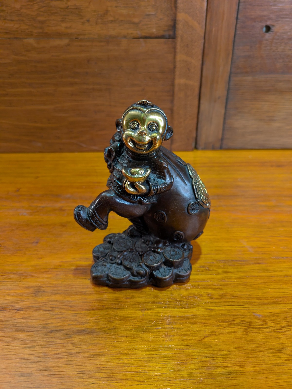 Vintage Style Chinese Feng Shui “Wealth Monkey” Statue – Gold Accents