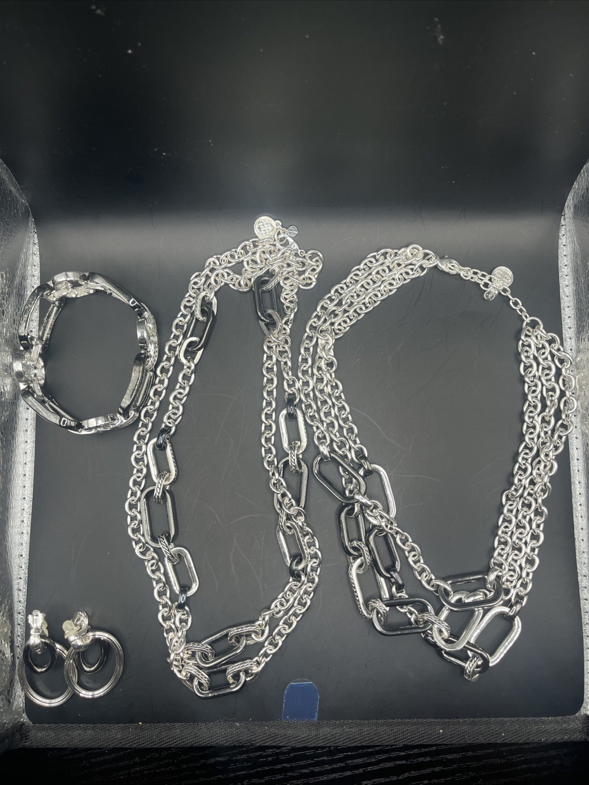 Lot Of Women’s Matching Costume Jewelry2 Necklaces 1 Pair Of Earrings 1 Bracelet